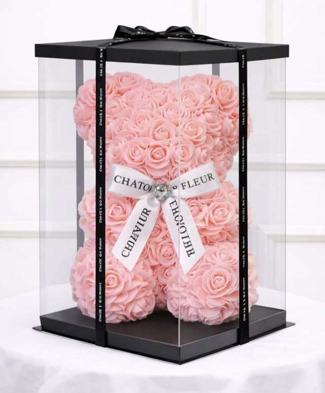 Clic pentru a vedea imaginea mărită Ursulet din trandafiri roz pudra cu funda alba