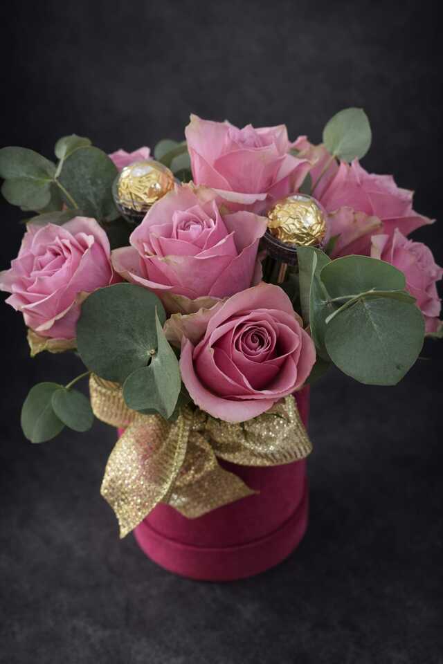 Clic pentru a vedea imaginea mărită Cutie trandafiri si ferrerro